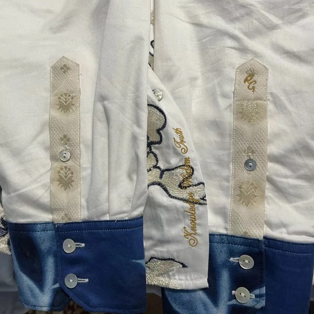 Robert Graham - Picture 10 of 10
